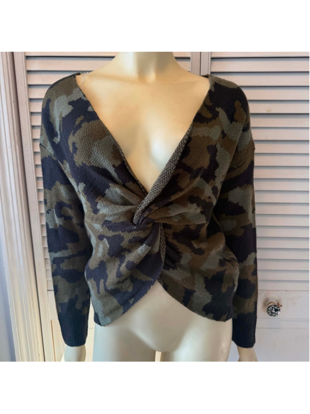 Women's Fashion Nova Camo Twist Front Crew Neck Sweater S Green Black